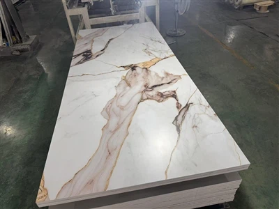 バスルームにUV大理石のシートを設置する方法は？